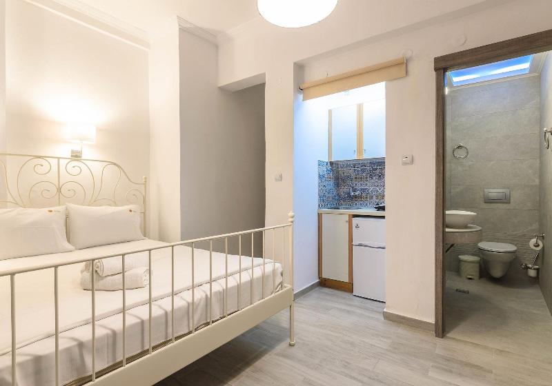 Denise Studios & Apartments image