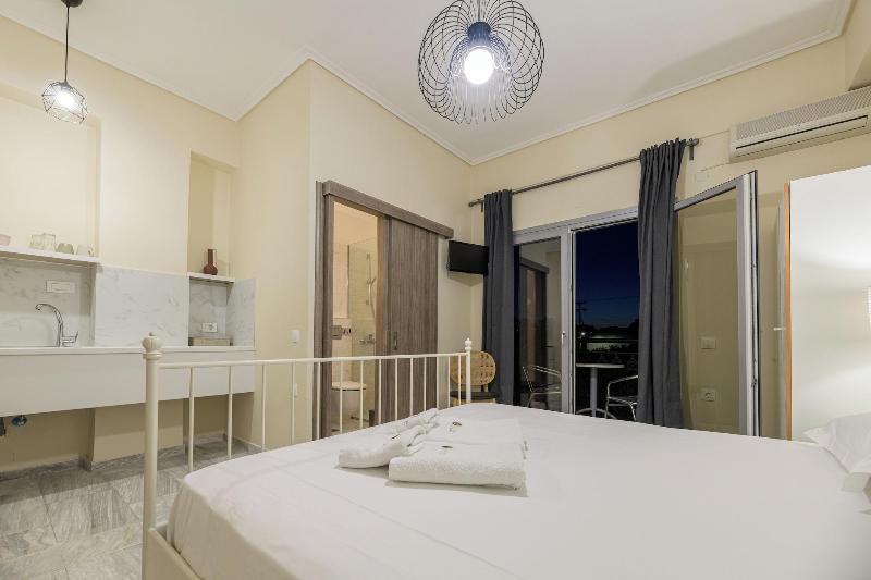 Denise Studios & Apartments image