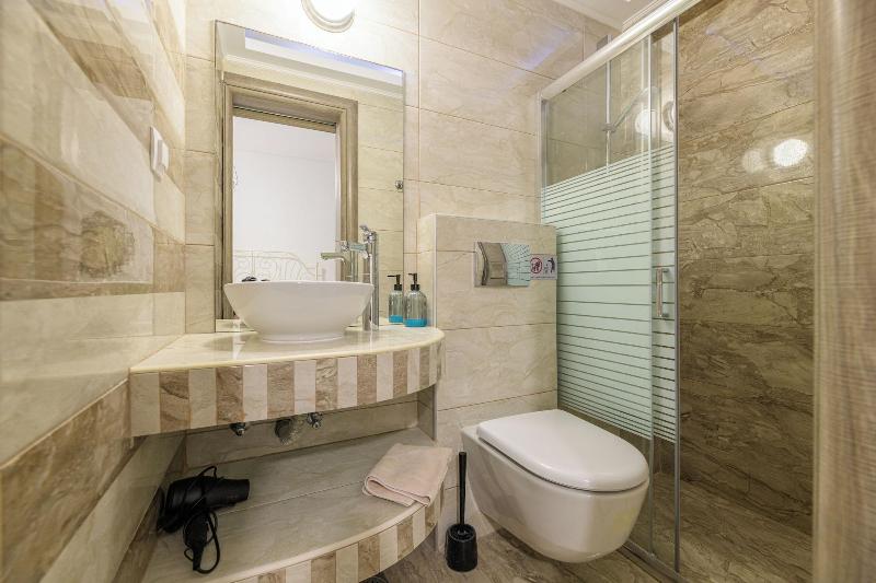 Denise Studios & Apartments image
