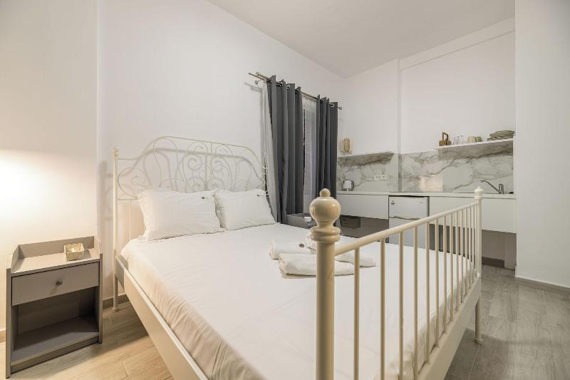 Denise Studios & Apartments image