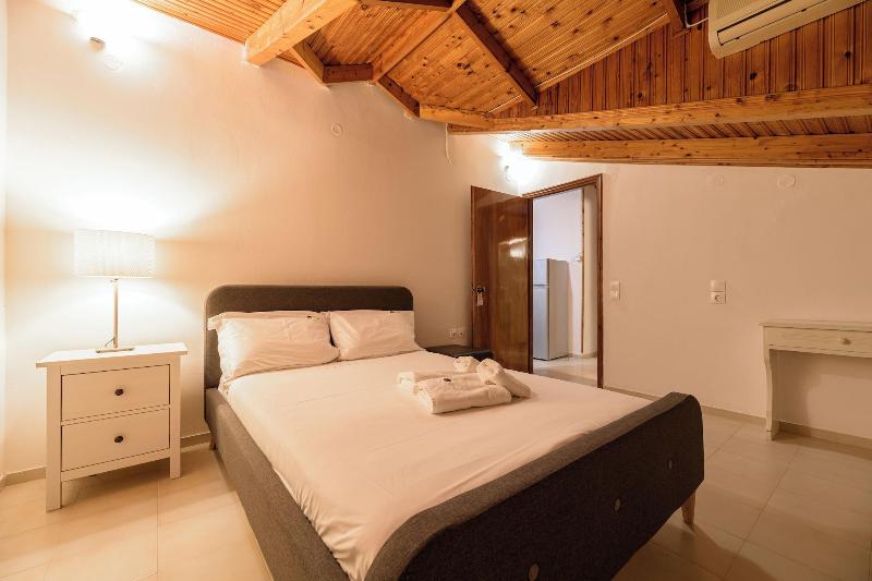 Denise Studios & Apartments image