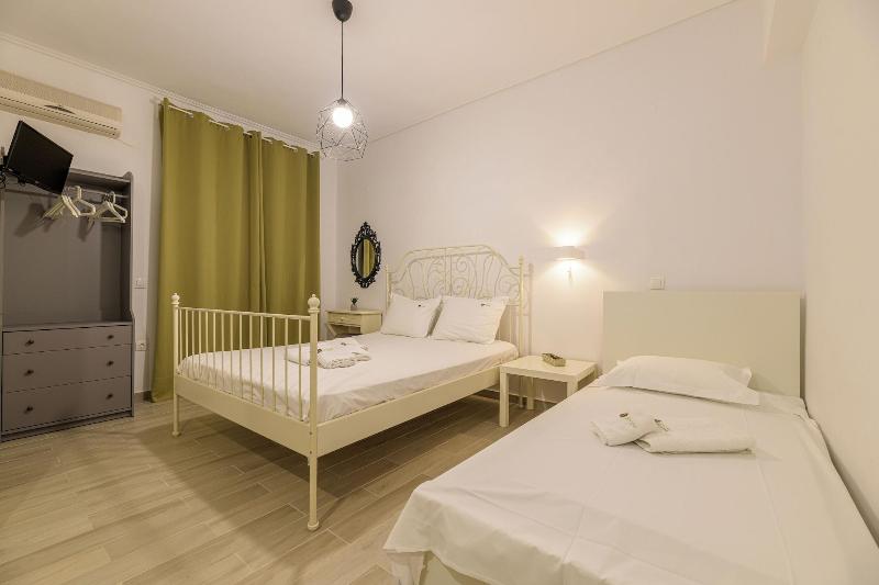 Denise Studios & Apartments image