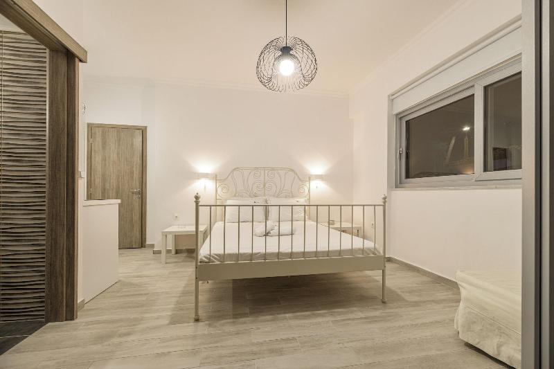 Denise Studios & Apartments image
