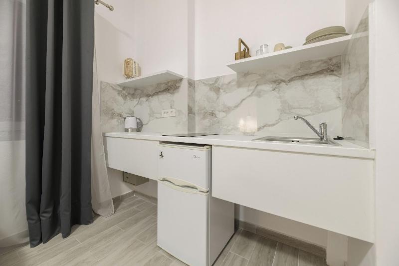 Denise Studios & Apartments image