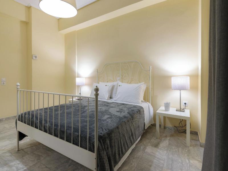 Denise Studios & Apartments image