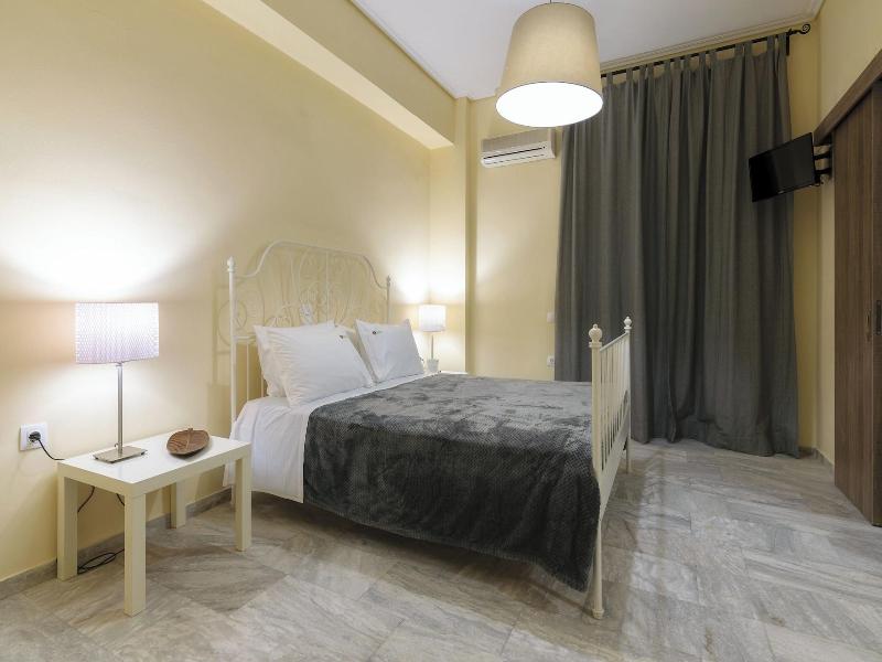 Denise Studios & Apartments image