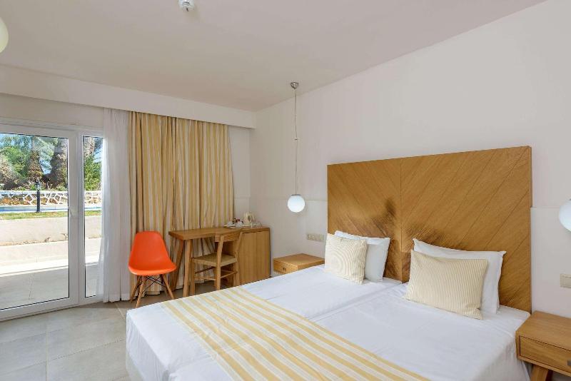 Palm Beach Hotel image