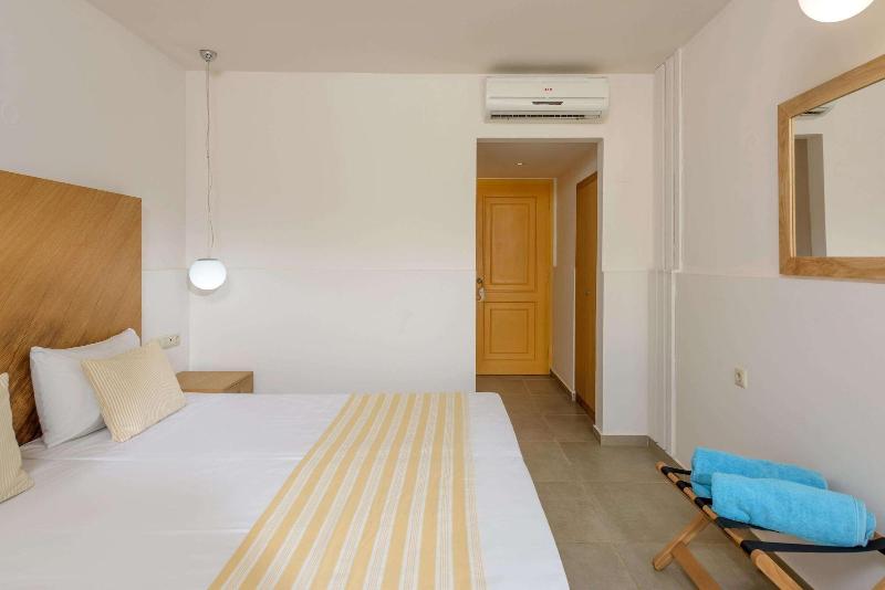 Palm Beach Hotel image