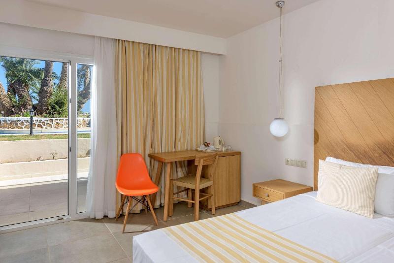 Palm Beach Hotel image