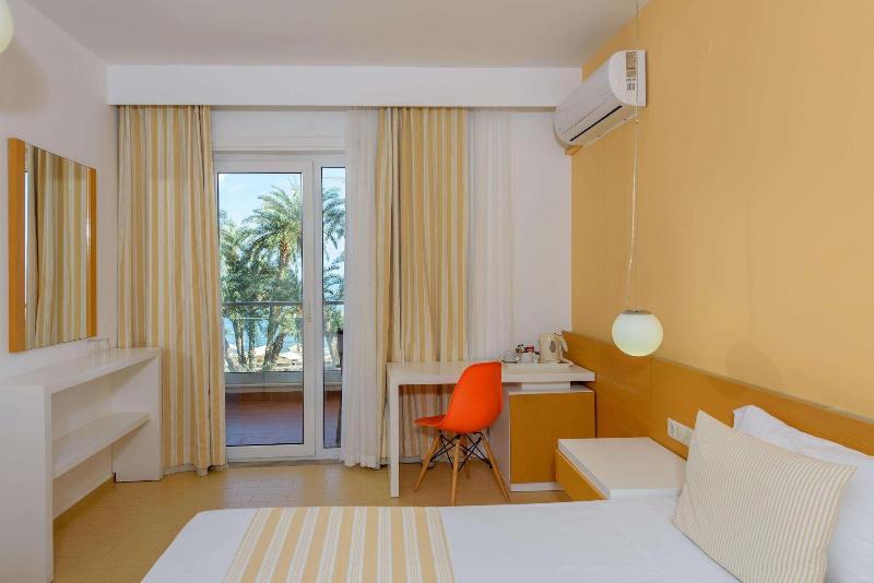 Palm Beach Hotel image