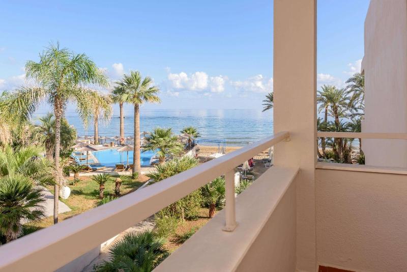 Palm Beach Hotel image