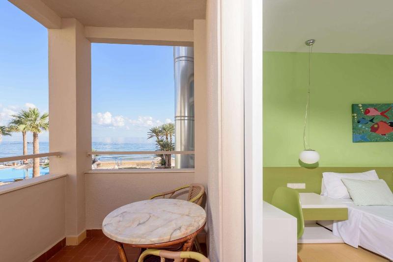Palm Beach Hotel image