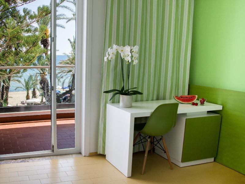 Palm Beach Hotel image