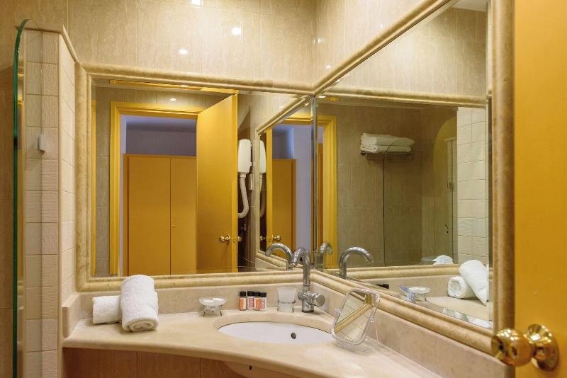 Palm Beach Hotel image