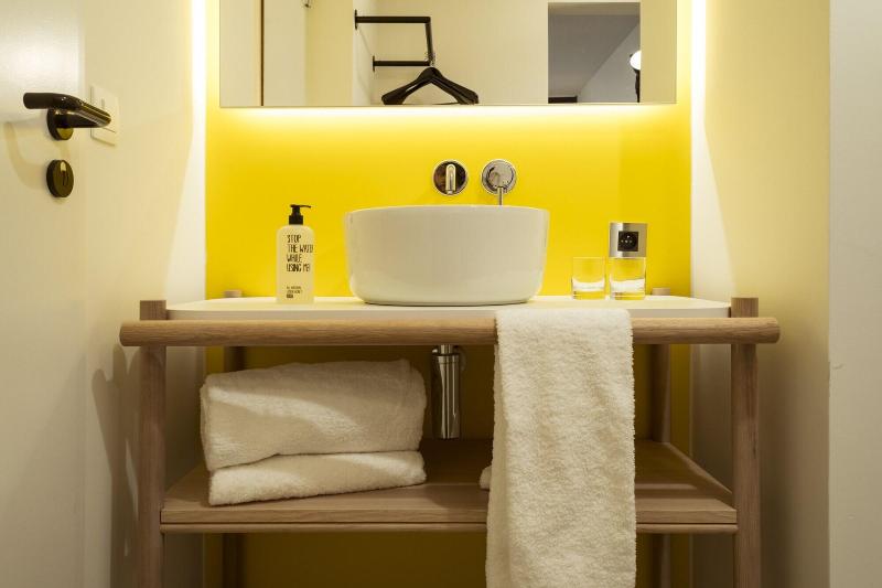 Qbic Brussels Hotel image