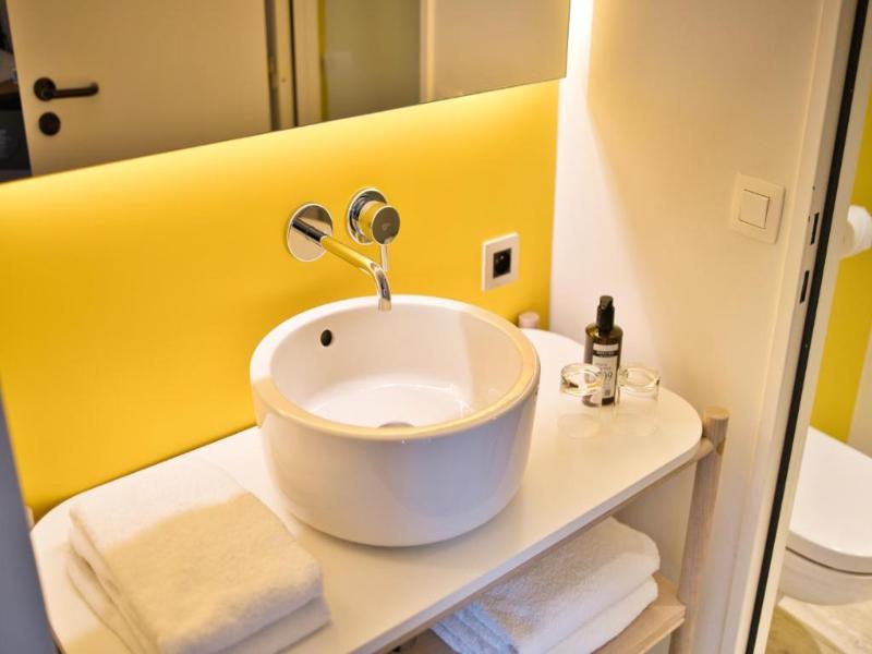 B&B HOTEL Brussels Centre Louise image