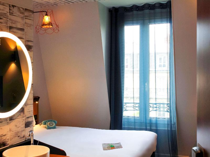 Bed room