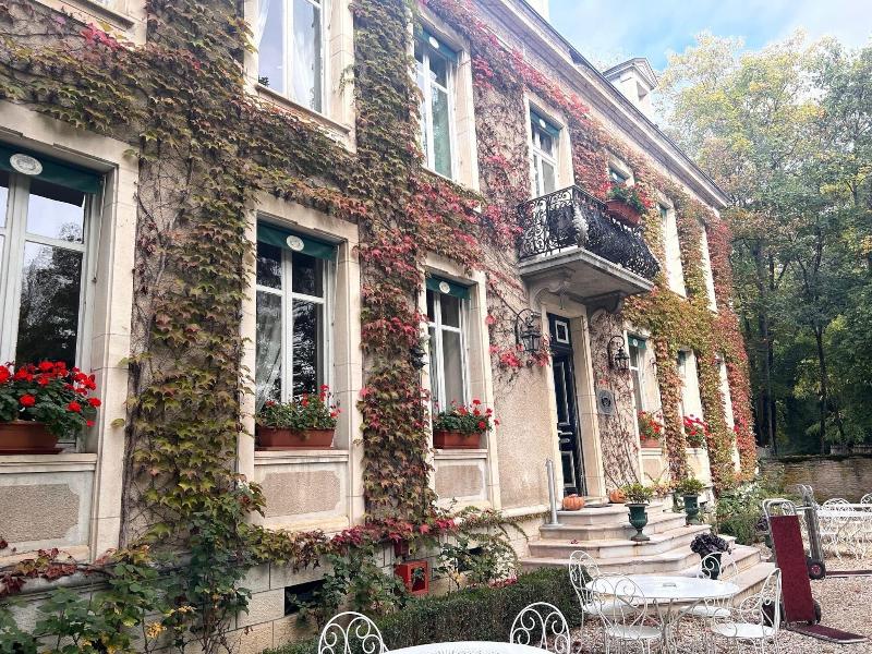 Chateau De Challanges image
