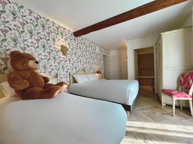 Chateau De Challanges image