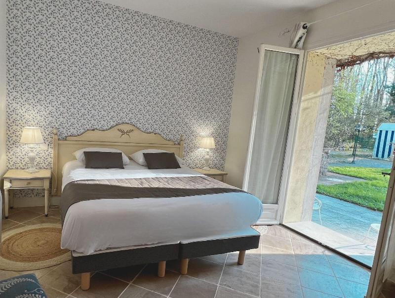 Chateau De Challanges image