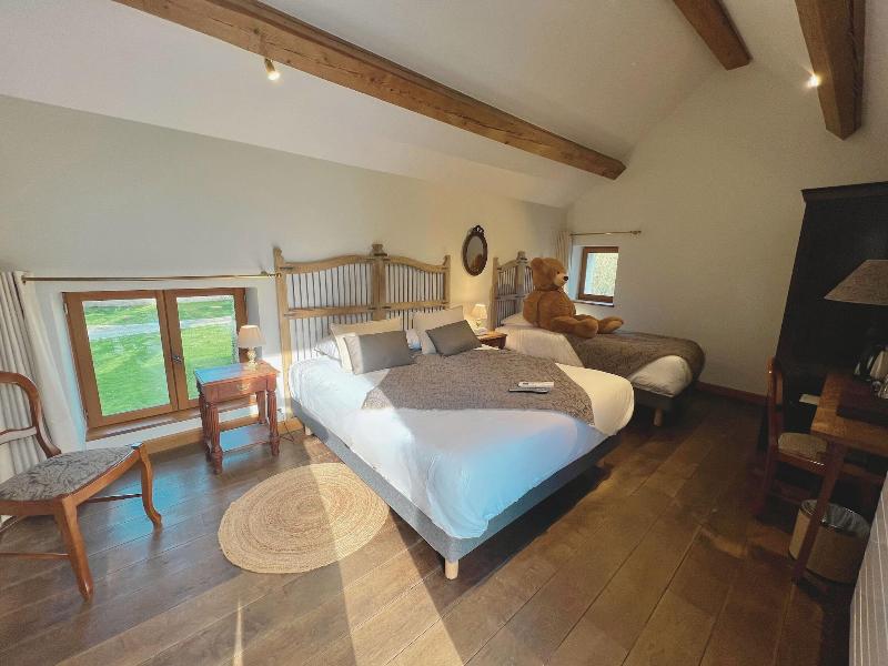 Chateau De Challanges image