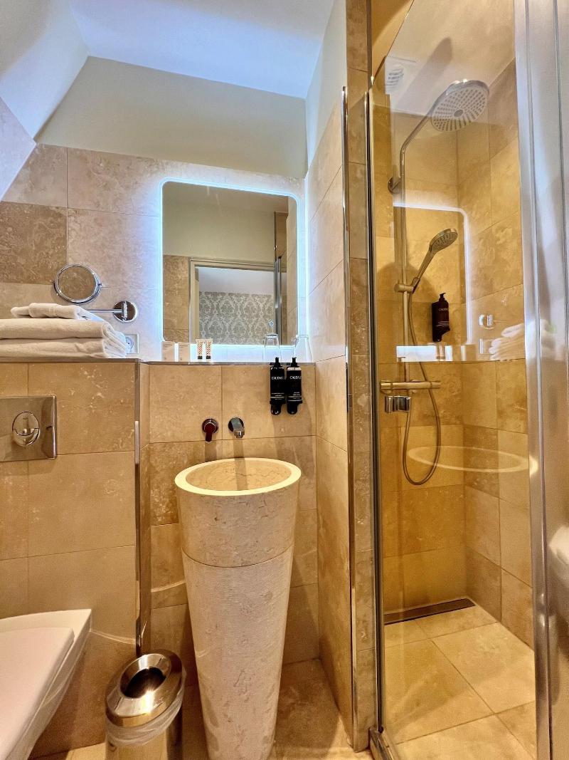 Chateau De Challanges image