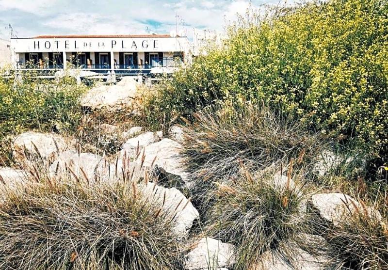 Hotel De La Plage image