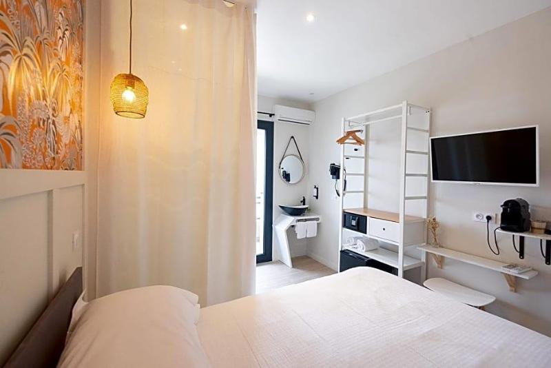 Hotel De La Plage image