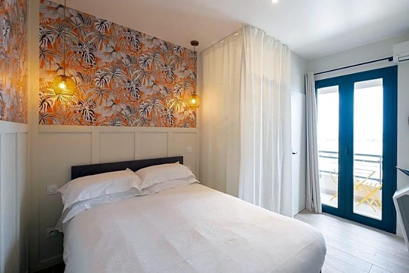 Hotel De La Plage image