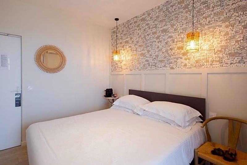 Hotel De La Plage image