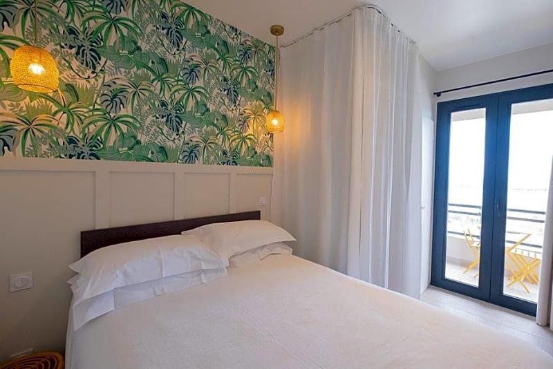 Hotel De La Plage image