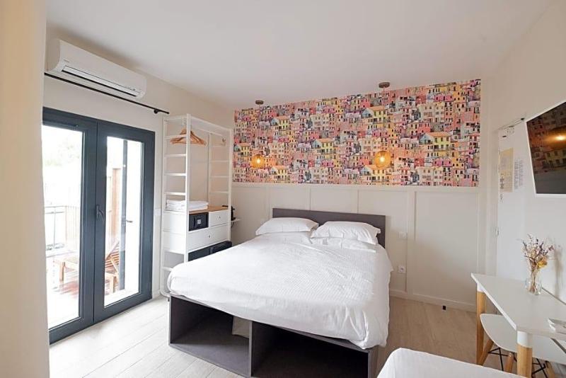 Hotel De La Plage image