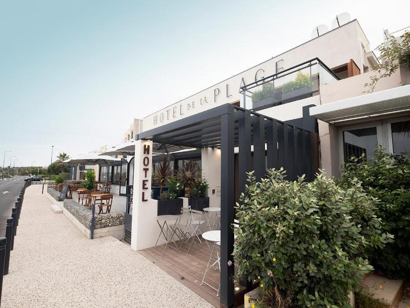 Hotel De La Plage image