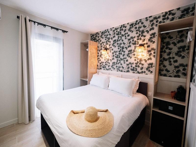 Hotel De La Plage image