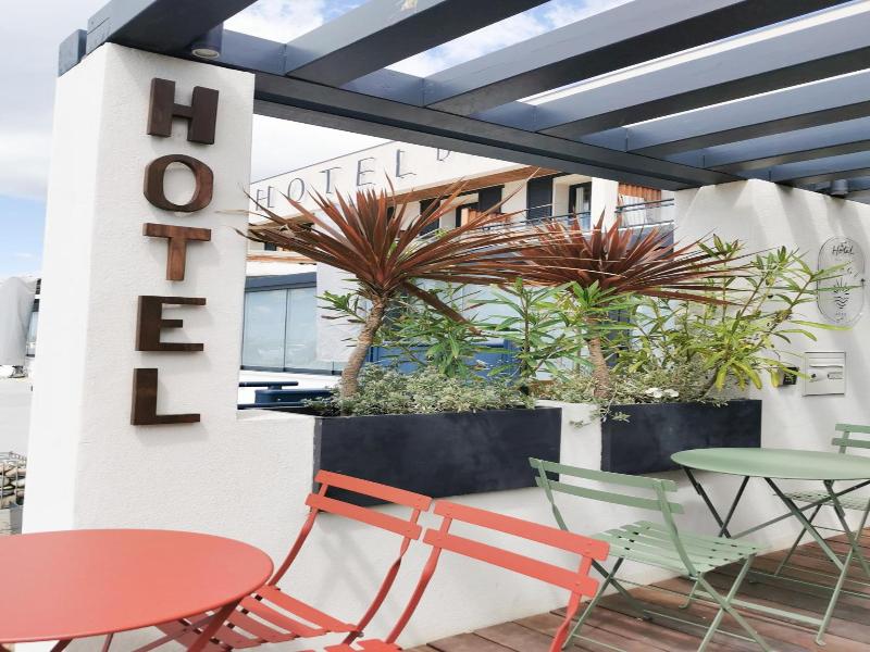Hotel De La Plage image