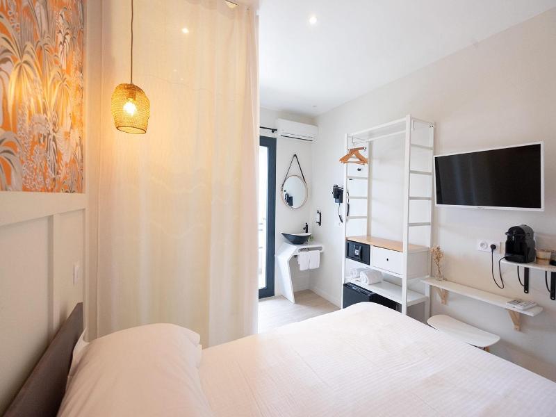 Hotel De La Plage image