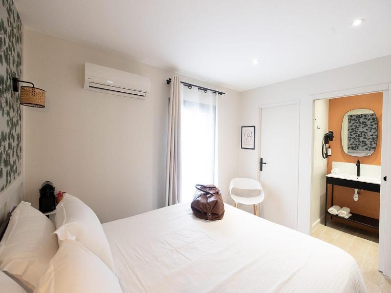 Hotel De La Plage image