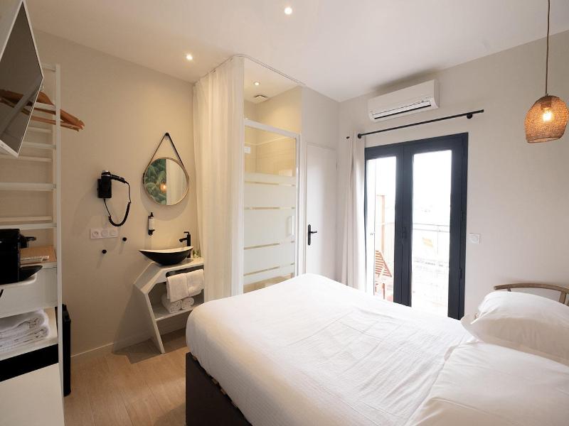 Hotel De La Plage image