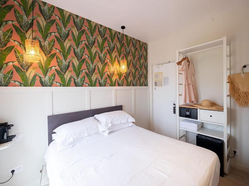 Hotel De La Plage image