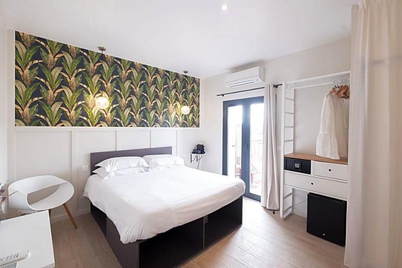 Hotel De La Plage image