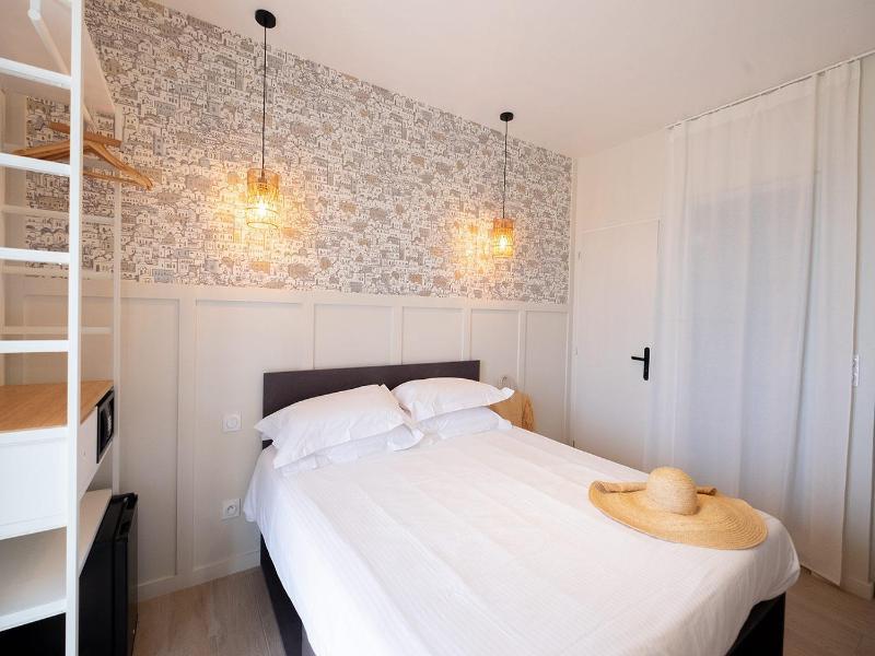 Hotel De La Plage image