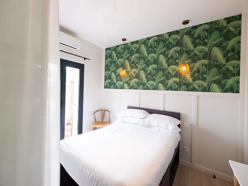 Hotel De La Plage image