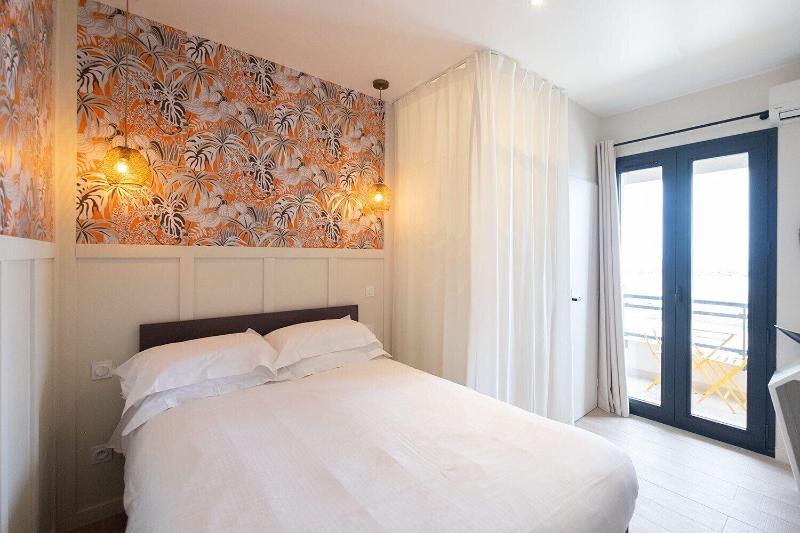 Hotel De La Plage image