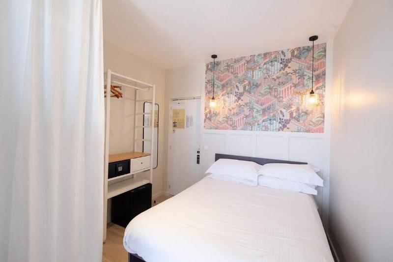 Hotel De La Plage image