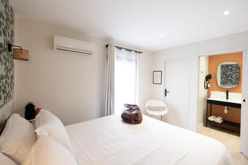 Hotel De La Plage image