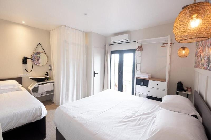 Hotel De La Plage image