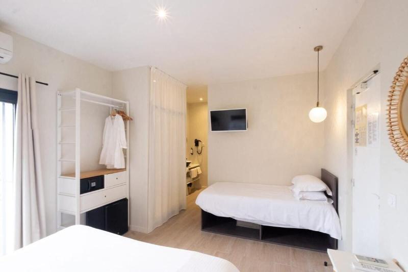 Hotel De La Plage image
