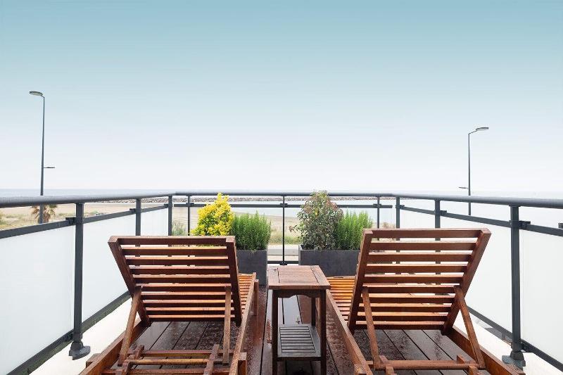 Hotel De La Plage image