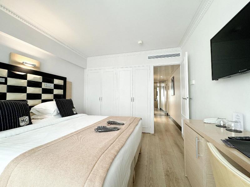 Hotel Victoria image