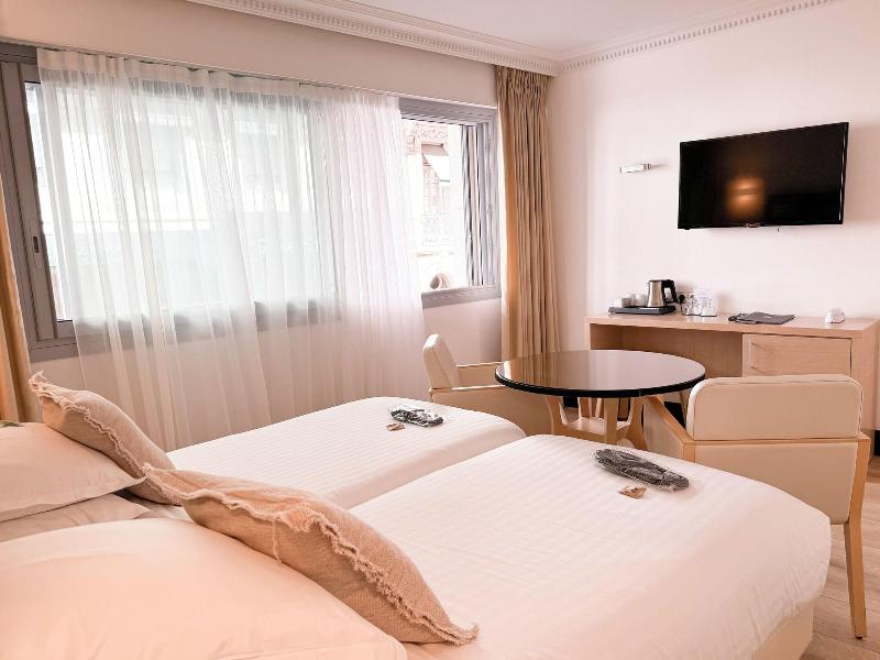 Hotel Victoria image